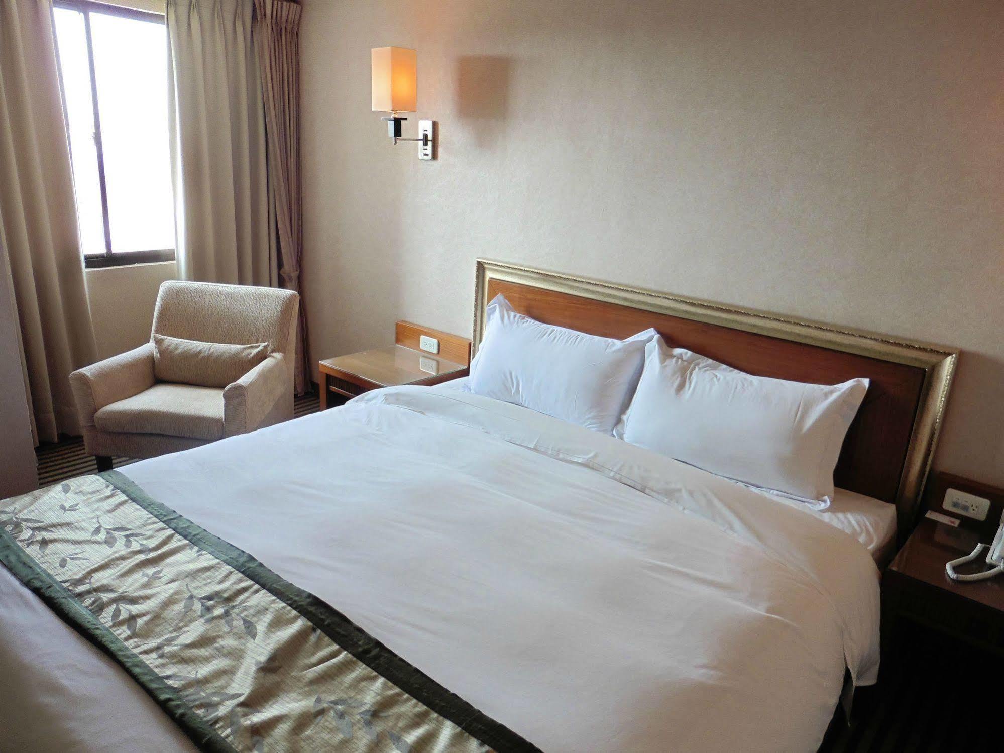 Tapeng Bay Holiday Hotel Donggang Exterior photo